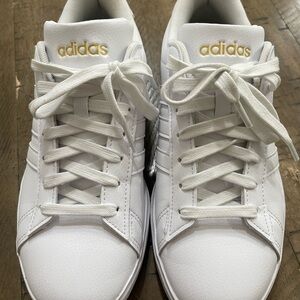 Adidas Classic White Sneakers with Gold Accents - cute and comfortable!